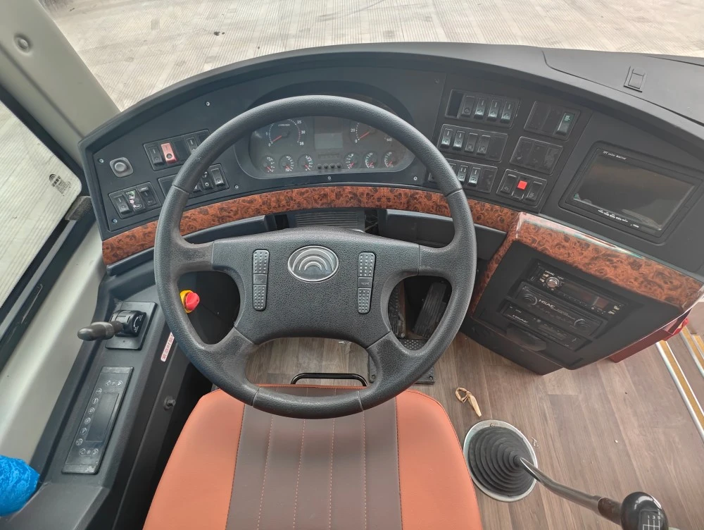 Bus diesel utilisé Yutong 12m