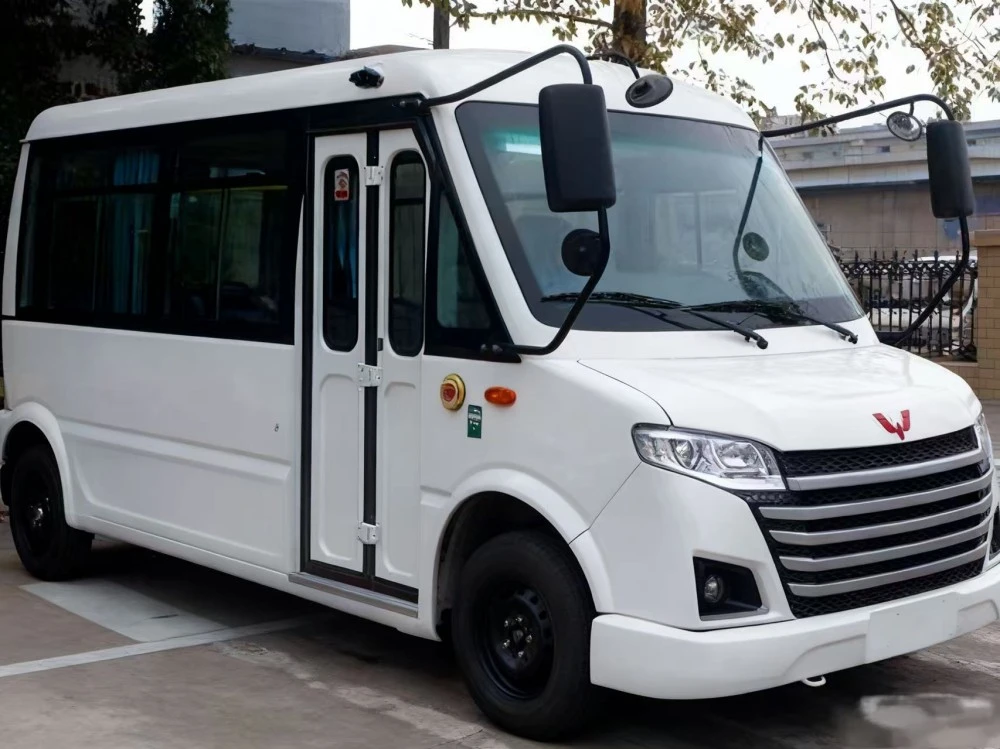 Autobus d'essence utilisé par 11 sièges