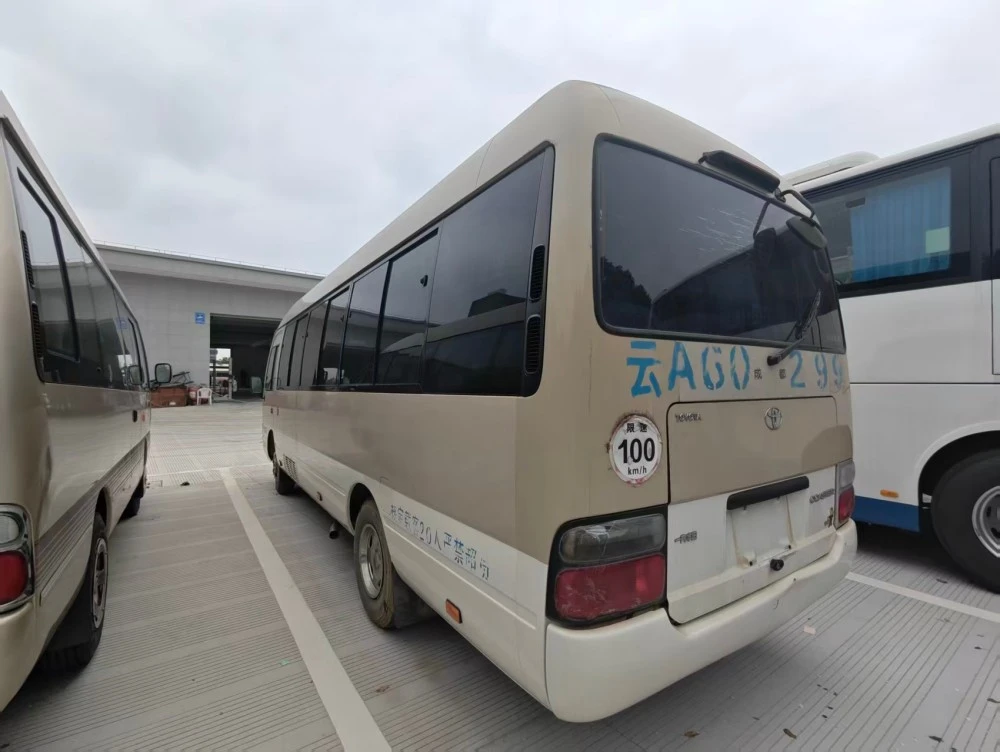 Autobus d'essence utilisé par 20 sièges