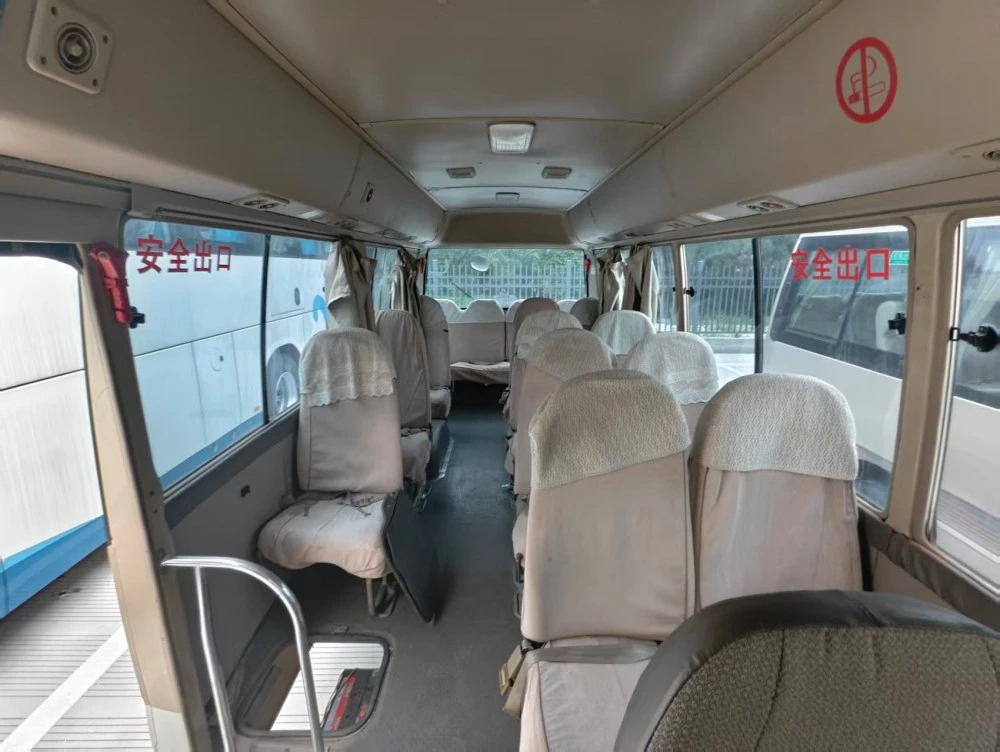 Autobus d'essence utilisé par 20 sièges