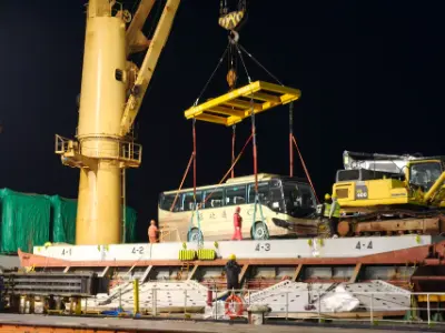 Exportation de bus Honglong en Chine : les bus Suzhou Jinlong, Yutong et Zhongtong sont expédiés en vrac vers les marchés du Burkina Faso et d'Asie centrale.