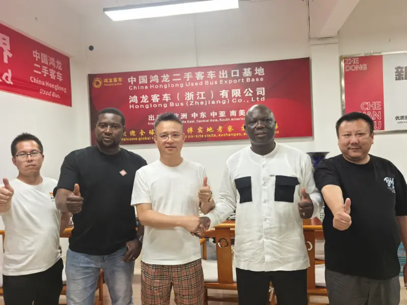 China Honglong ajoute des bus à deux étages à l'approvisionnement en autocars d'occasion ; Les visites de sites de clients africains se poursuivent en parallèle