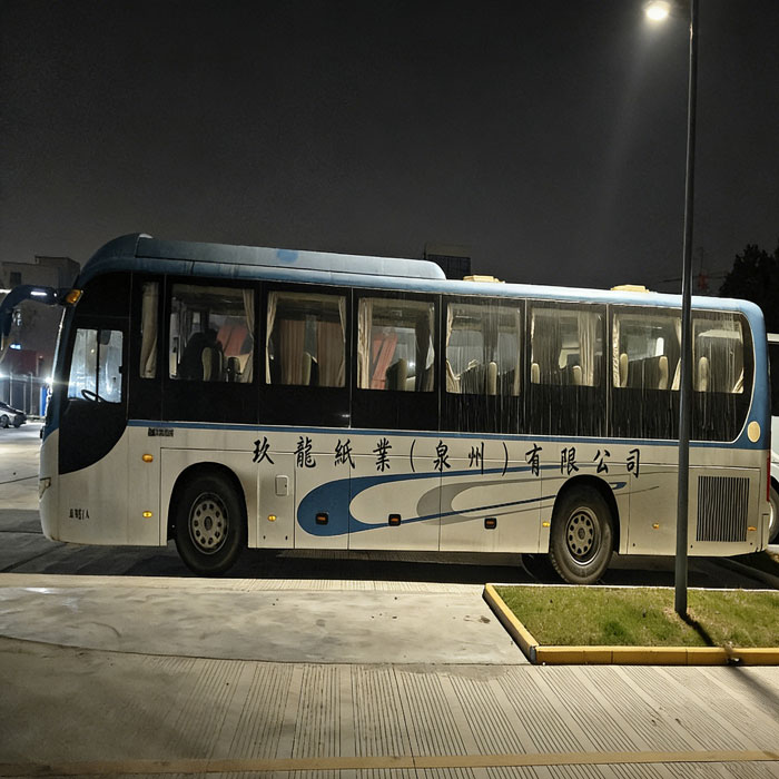 67 sièges ont utilisé l'autobus diesel