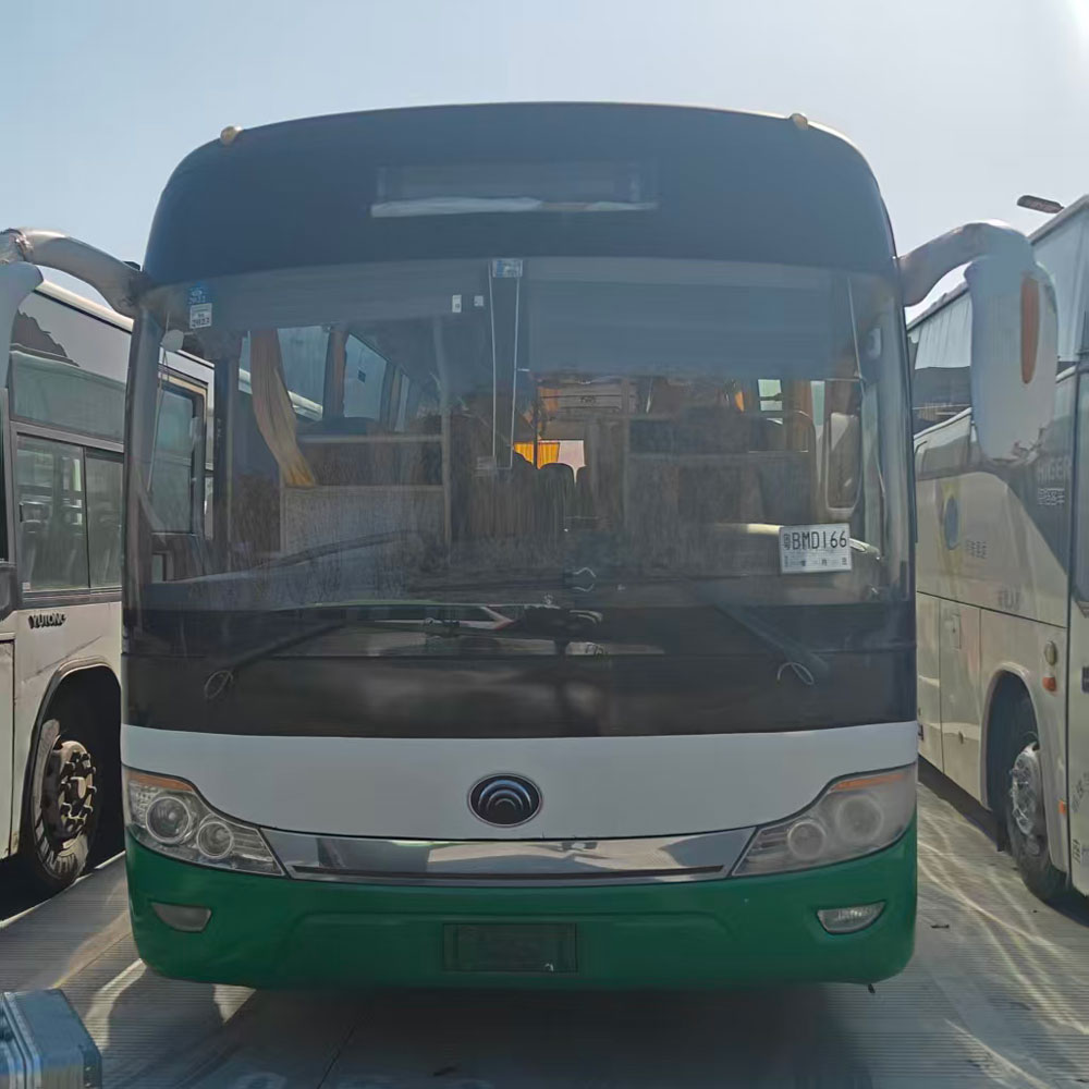 51 sièges ont utilisé l'autobus diesel