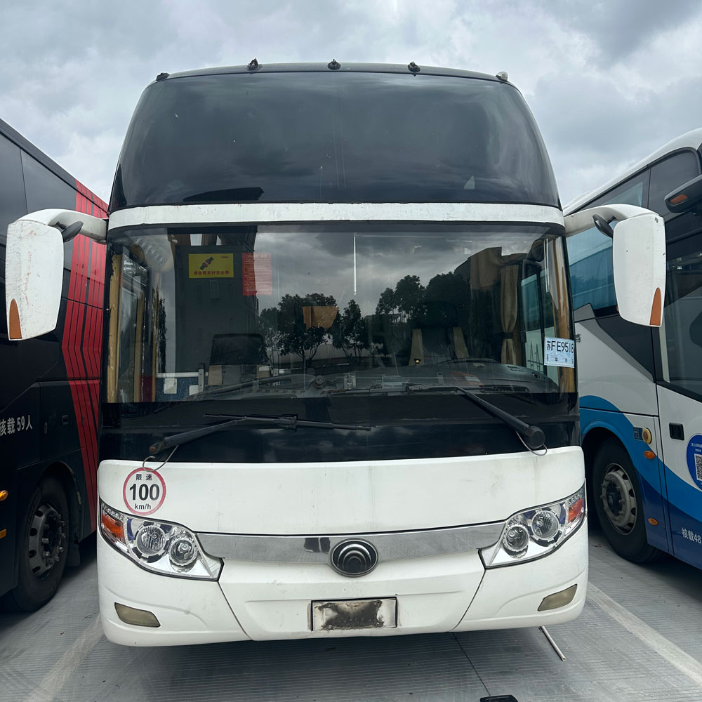 53 sièges ont utilisé l'autobus diesel